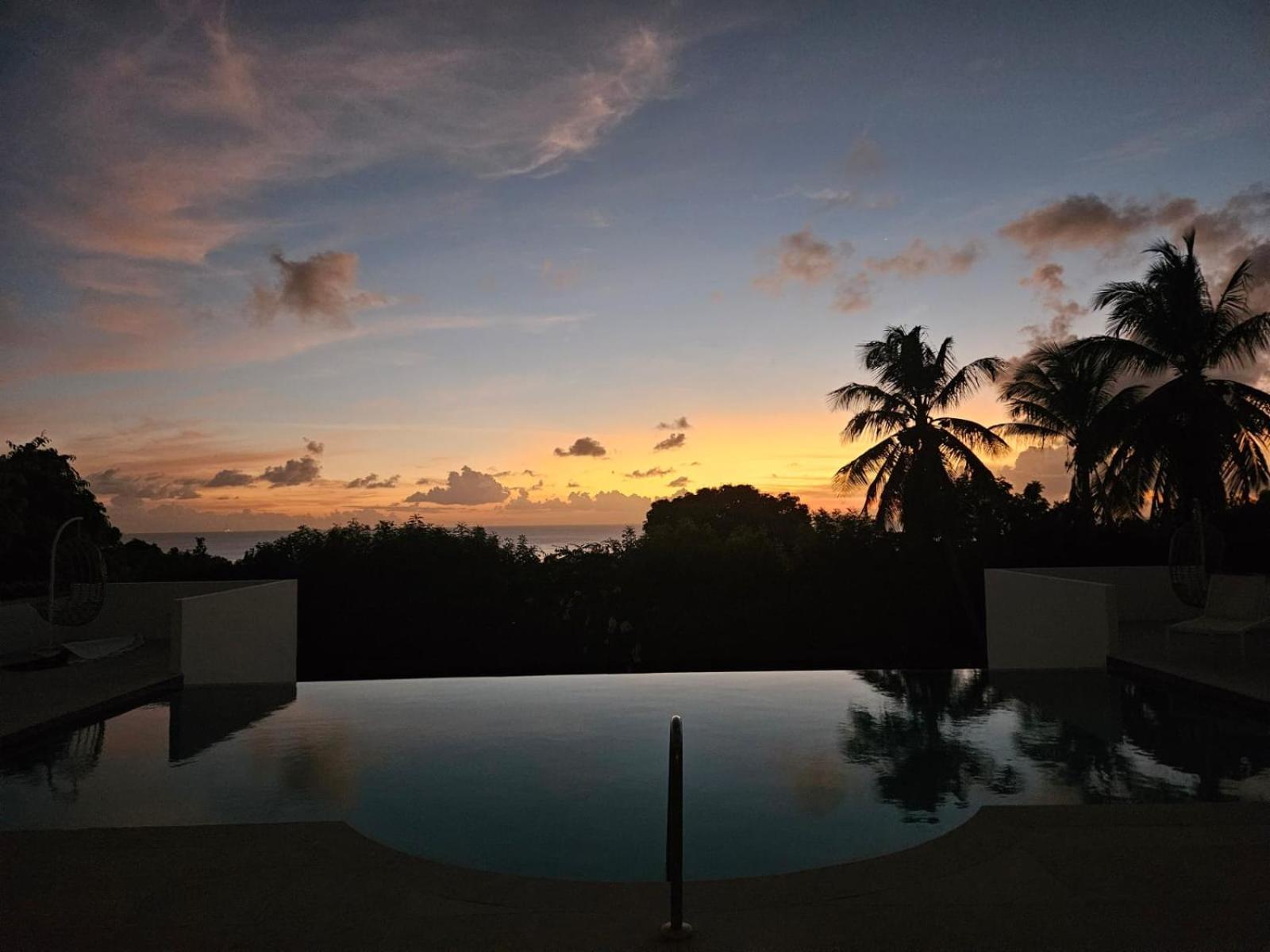 Purple Haze - Infinity Pool Holiday Home Minutes From The Island'S Best Beaches Saint James Exterior photo